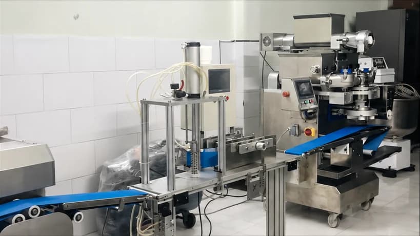 Dây chuyền sản xuất tại xưởng bánh trung thu Kim Tân - KiTa
